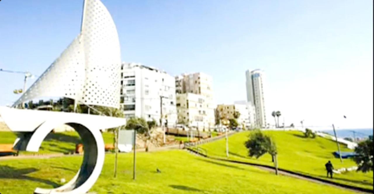 612 Apartment On The Beach Bat Yam Exterior photo