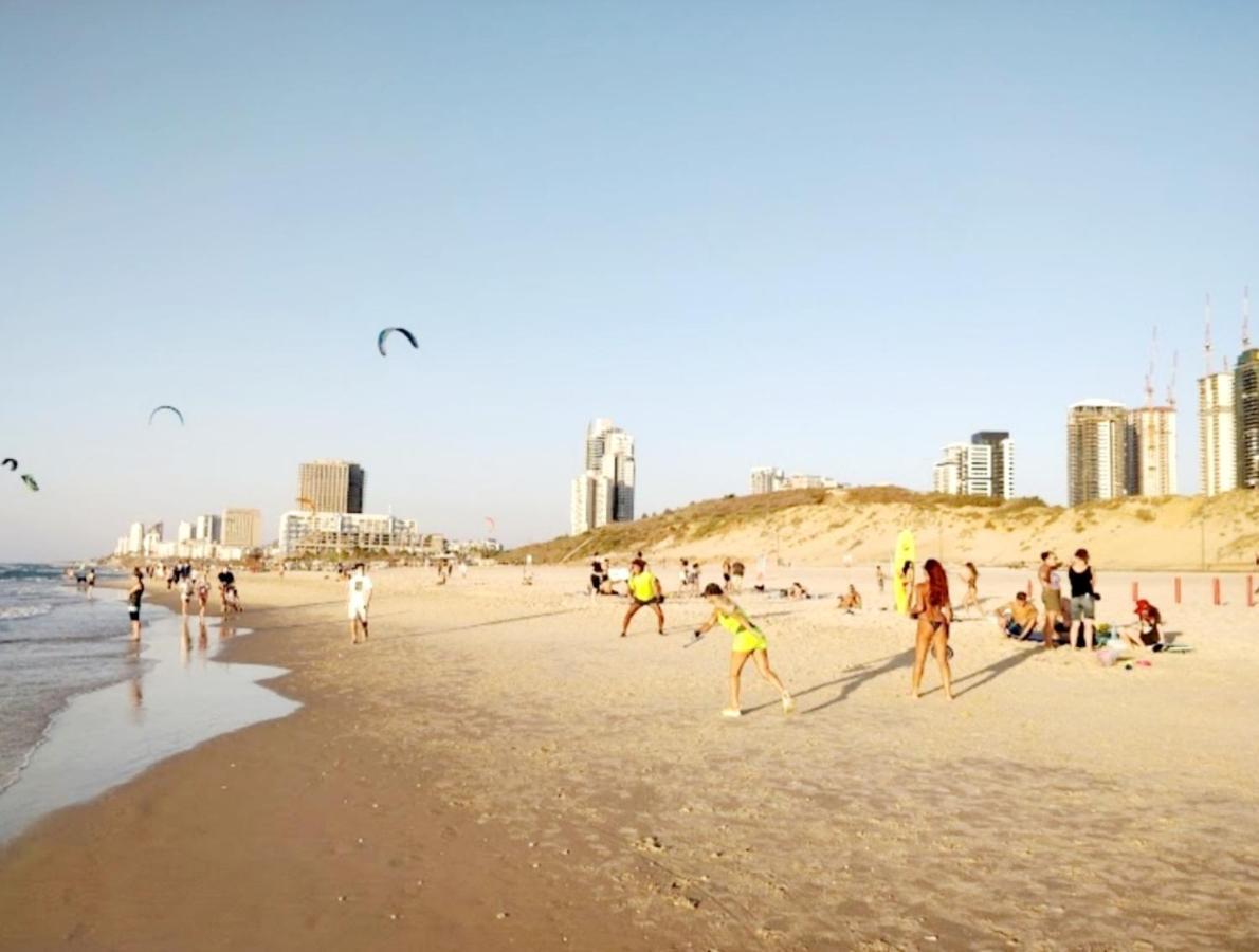 612 Apartment On The Beach Bat Yam Exterior photo