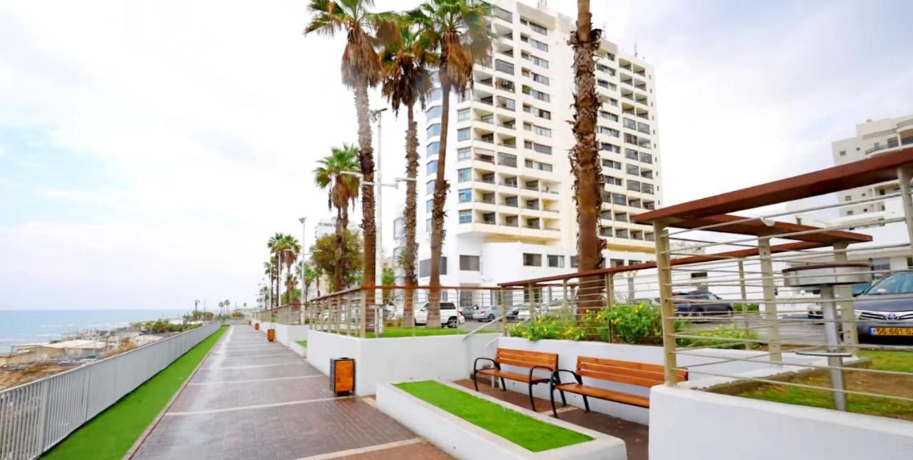 612 Apartment On The Beach Bat Yam Exterior photo